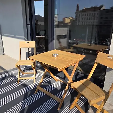 Haas Tower, 2 Bedrooms, Balcony And Parking 아파트 브르노