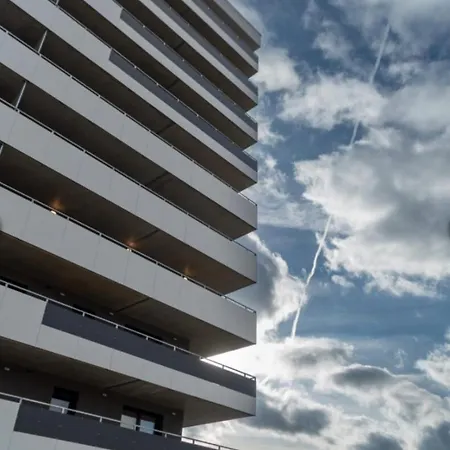 Haas Tower, 2 Bedrooms, Balcony And Parking 브르노