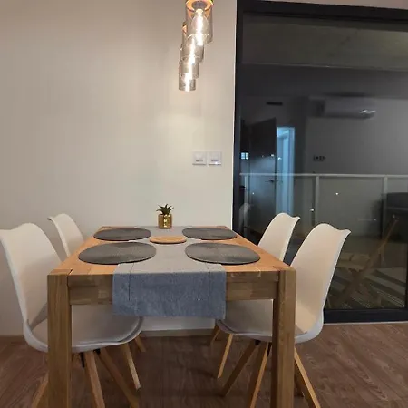 Haas Tower, 2 Bedrooms, Balcony And Parking 아파트