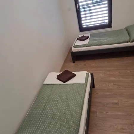 Haas Tower, 2 Bedrooms, Balcony And Parking 브르노