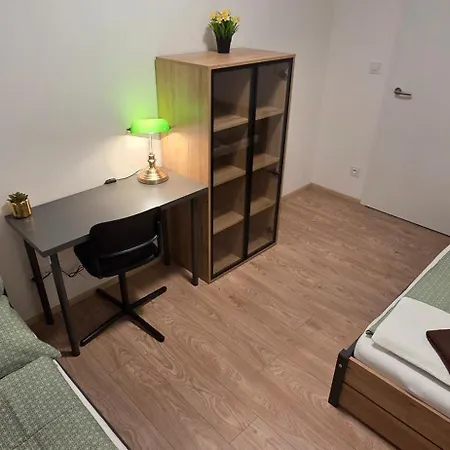 Haas Tower, 2 Bedrooms, Balcony And Parking * 브르노