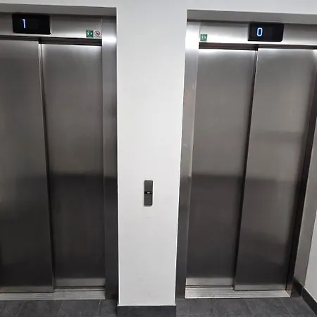 Haas Tower, 2 Bedrooms, Balcony And Parking 아파트 *