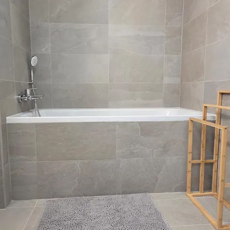 شقة Haas Tower, 2 Bedrooms, Balcony And Parking برنو