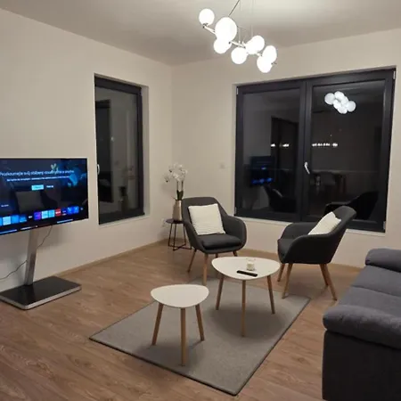 Haas Tower, 2 Bedrooms, Balcony And Parking Апартаменты Брно