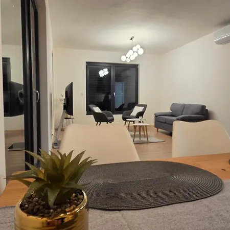 Haas Tower, 2 Bedrooms, Balcony And Parking Апартаменты Брно